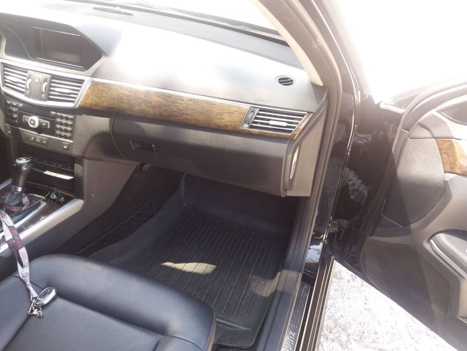 Mercedes Benz w212 E200 2011.11