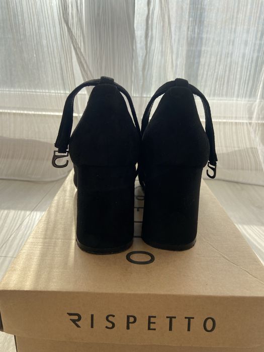 Продам туфлі