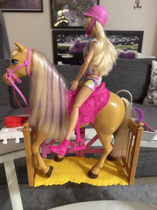 Barbie ,zagroda oraz konie