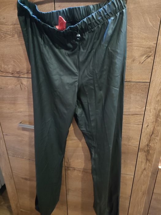 Przeciwdeszczowa kurtka i spodnie motocyklowe firmy IXS