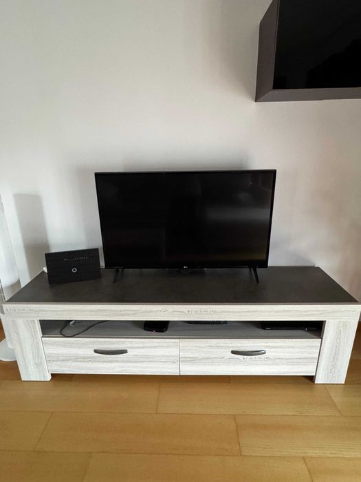 sala ( sofá, móvel tv, mesa de centro, mesa de sala e cadeiras )
