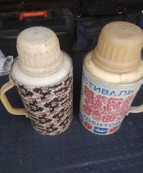 Гаражний розпродаж.