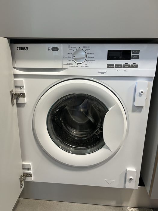 Maquina de Lavar Roupa  de encastre Zanussi