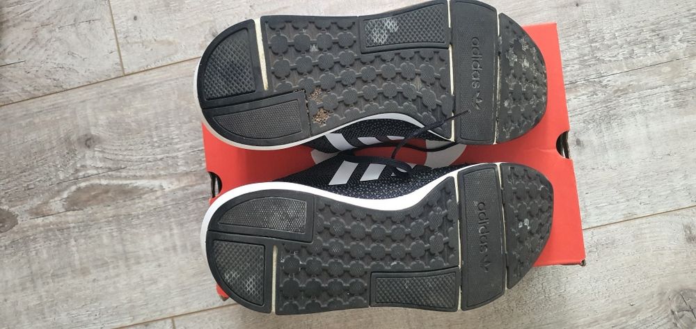 Buty adidas unisex r. 40  wkładka 25 cm