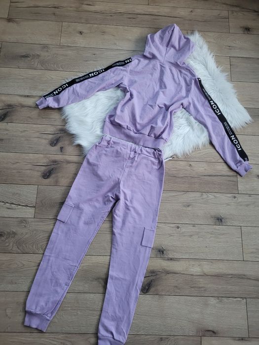 Dres liliowy bluza I spodnie z lampasem
