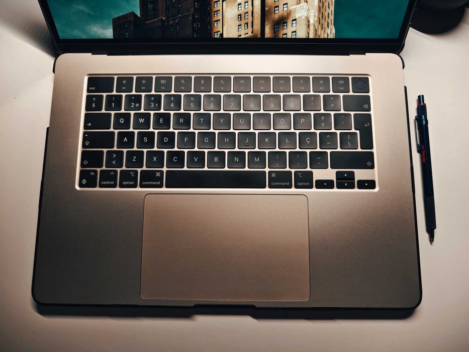 Macbook Air 15" M2, armaz. 512GB e RAM 8GB