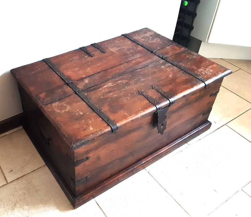 Duży kufer, skrzynia kolonialna Bombai, lite drewno .Piękna.