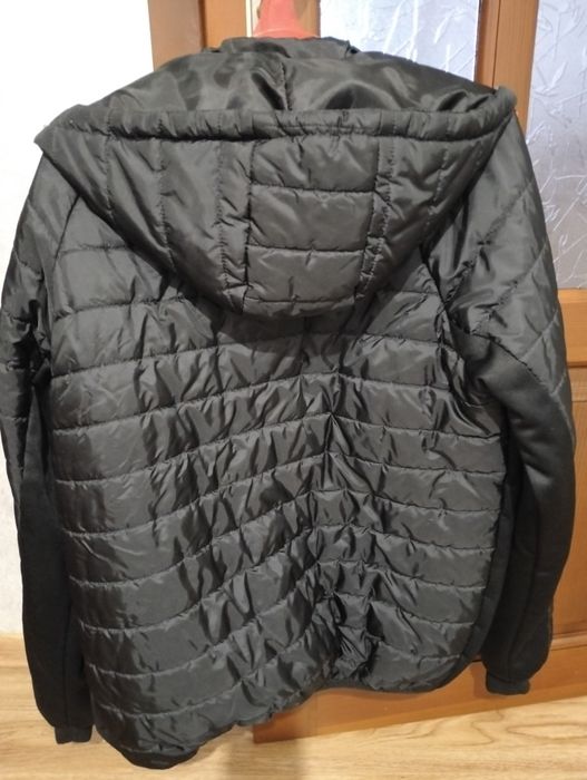 Продам демисезонну куртку