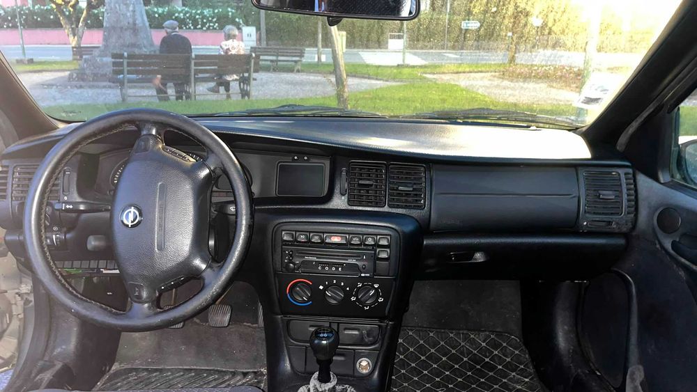 Vendo Opel Vectra, ano 1999, gasolina, no estado em que se encontra.