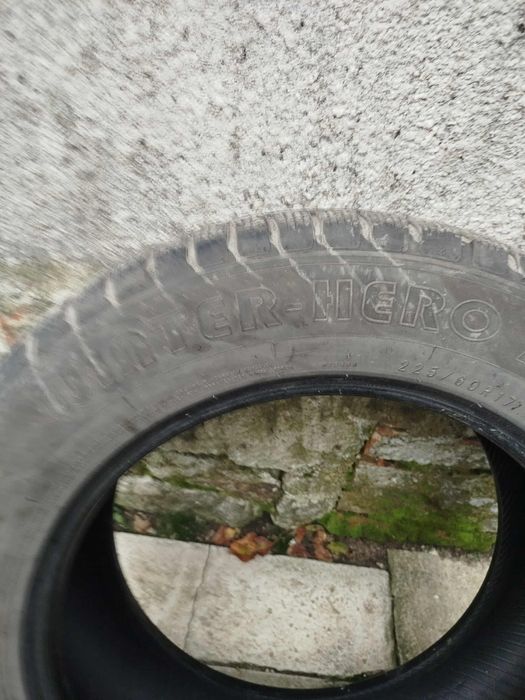 Komplet opon zimowych 255/60R17