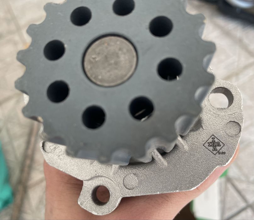 Bomba de água audi A4 b6 INA Nova