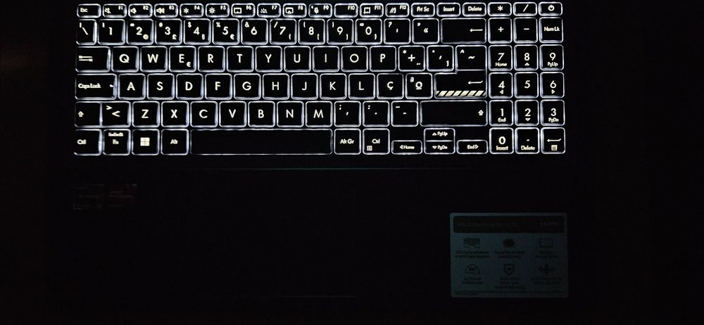 Asus VivoBook | Ryzen 5 7520U | 16GB | SSD 512GB | Garantia até 2029