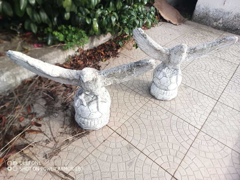 Águias Decorativas em Cimento