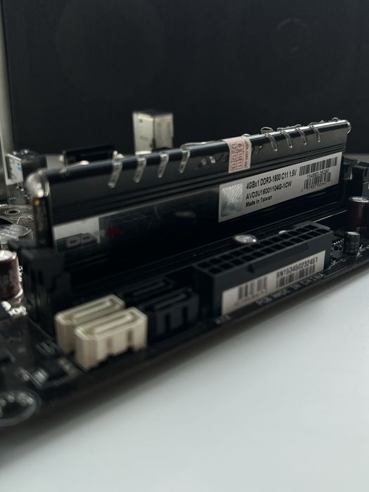 Материнська плата GIGABYTE GA-H81M-S1, процесор Intel i3-4160,DDR3 4Gb