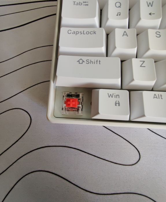 Механічна клавіатура біла червоні свічі перемикачі HXSJ V800.