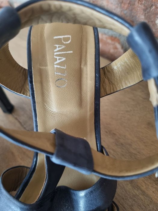 Granatowe sandały na obcasie Palazzo