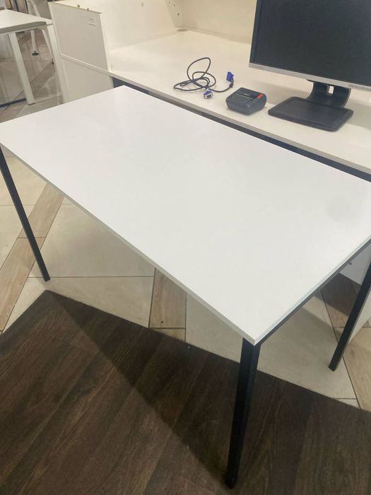 Офисные столы и кресла