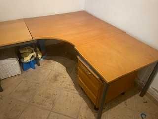 Secretaria de escritório com bloco de gavetas