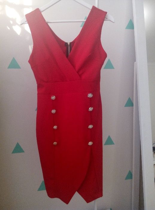 Жіноча червона сукня