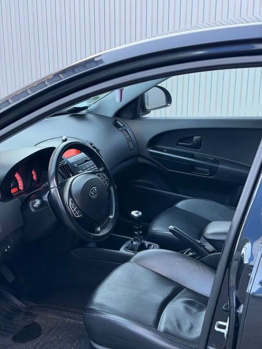 Автомобіль Kia CEED