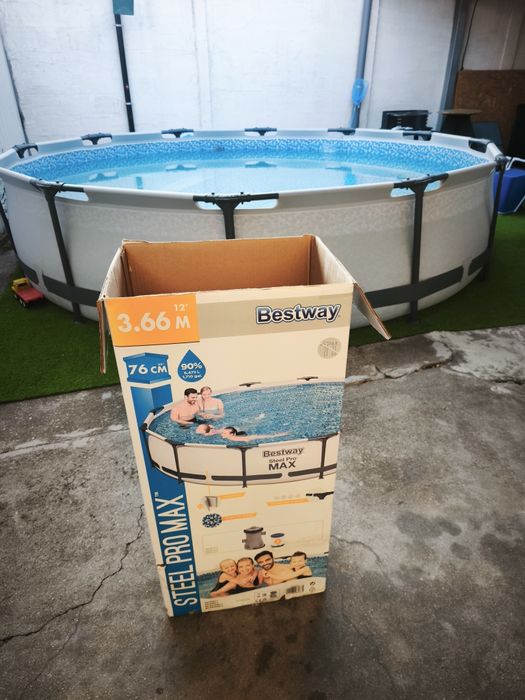 Piscina bestewey pro Max  está montada , sem nenhum furo em boas condições, motivo da venda viagem a trabalho e não vou poder está aproveitando ela
