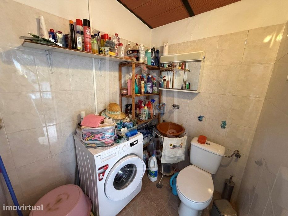 Propriedade T3 com Anexo T1+1 completamente renovada e jardim com 1...