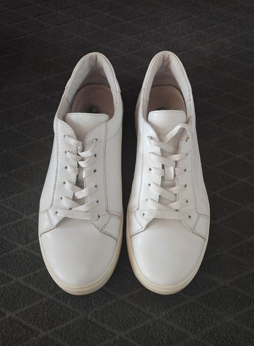 Skórzane białe trampki