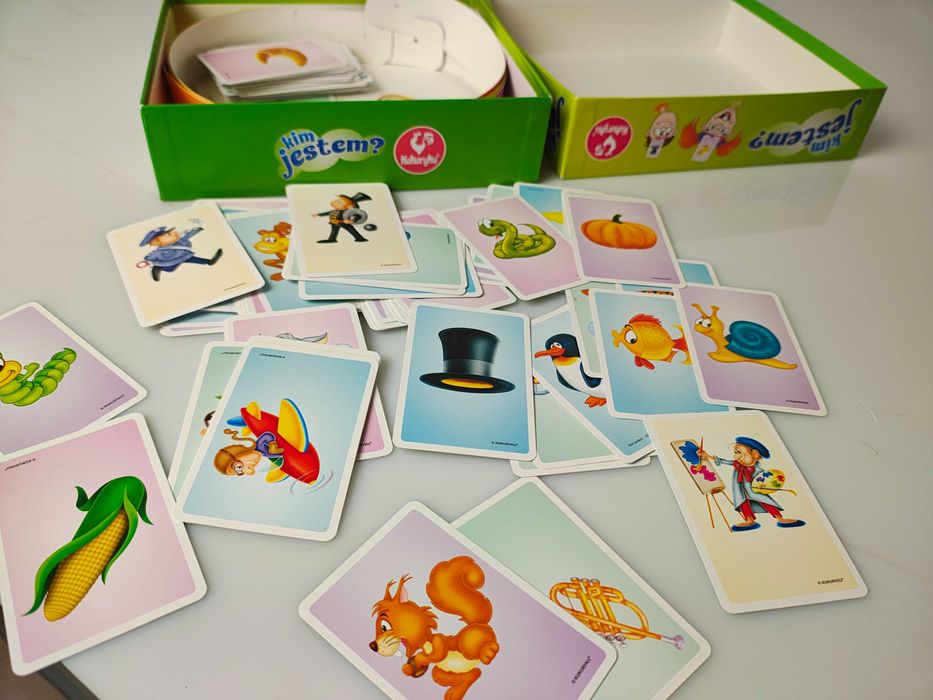 Gra Kim jestem? Gra rodzinna. Adamigo.