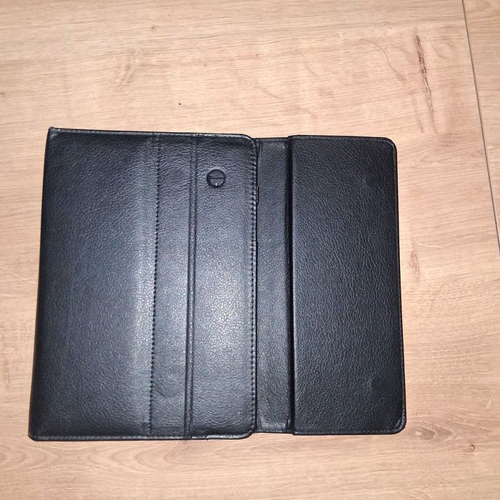 uniwersalne etui na tablet ze zintegrowaną klawiaturą przewodową USB