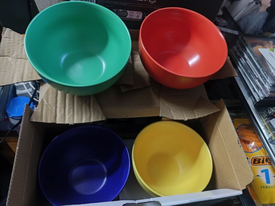 Caixa com 4 malgas coloridas Benetton