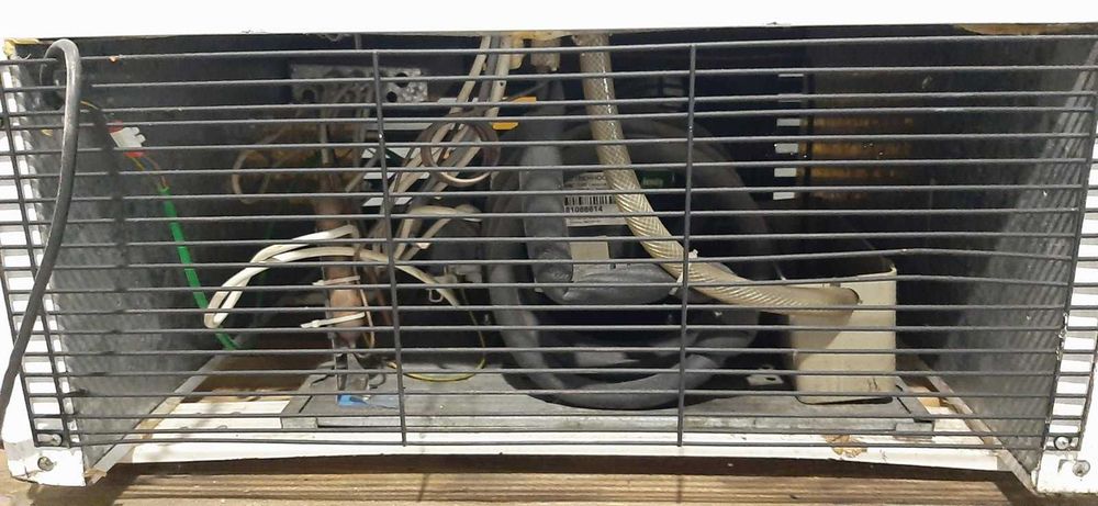 Продам вітрину-холодильник для напоїв