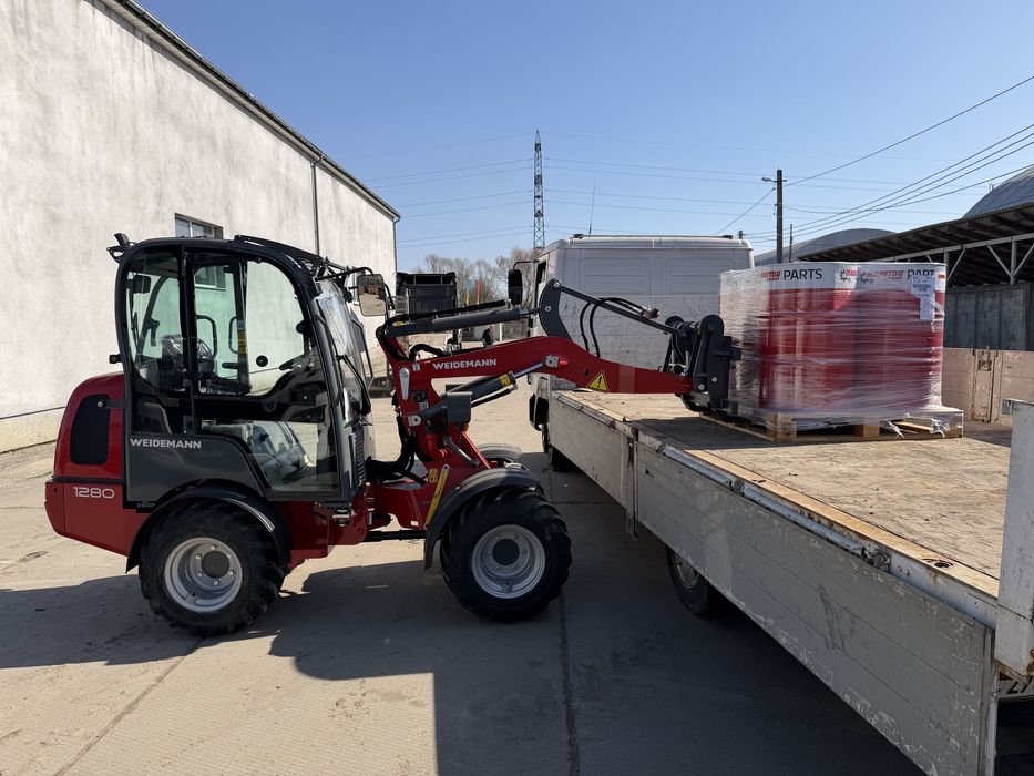 Компактний фронтальний навантажувач Weidemann Hoftrac 1280