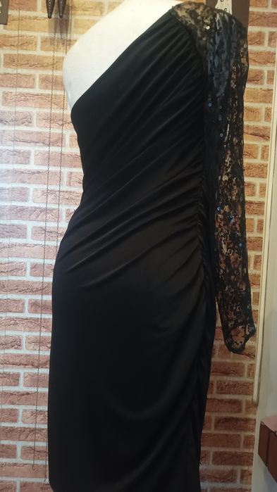 Wieczorowa sukienka na jedno ramię