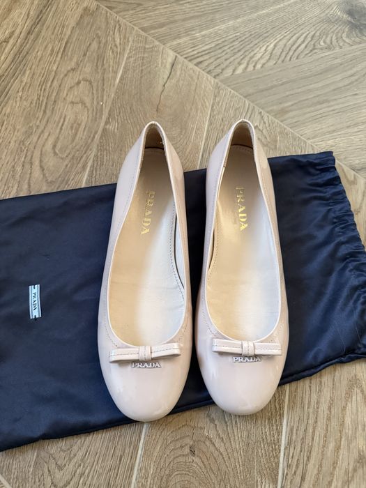 Prada оригінал Італія нюдові лаковані балетки туфлі