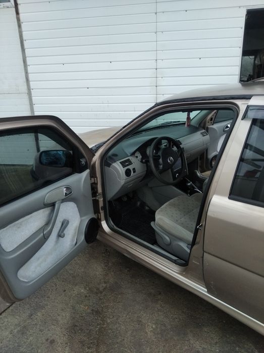 Фольцваген поінтер 1'8 на повному ходу