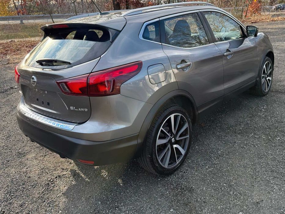 Nissan Rogue Sport SL      2017