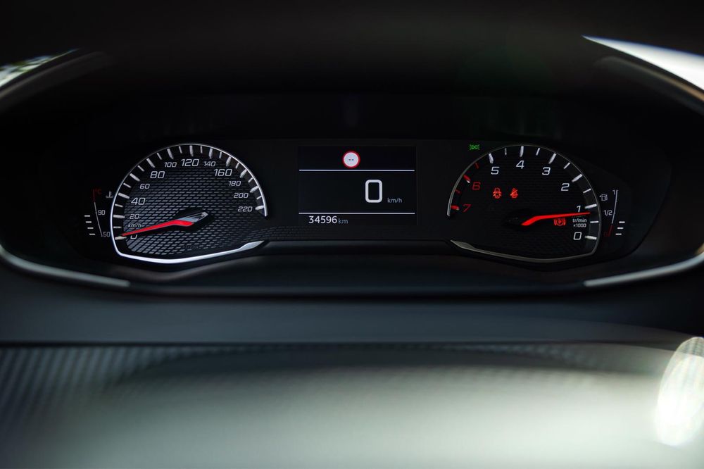 Peugeot 208 imaculado super economico