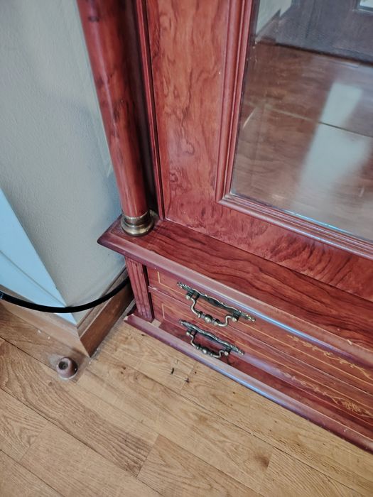 Cristaleira em bom estado