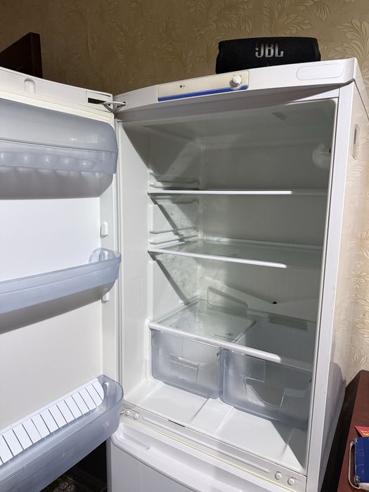 Холодильник INDESIT