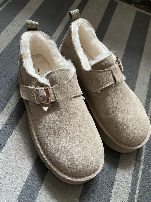 Жіночі бежеві уггі