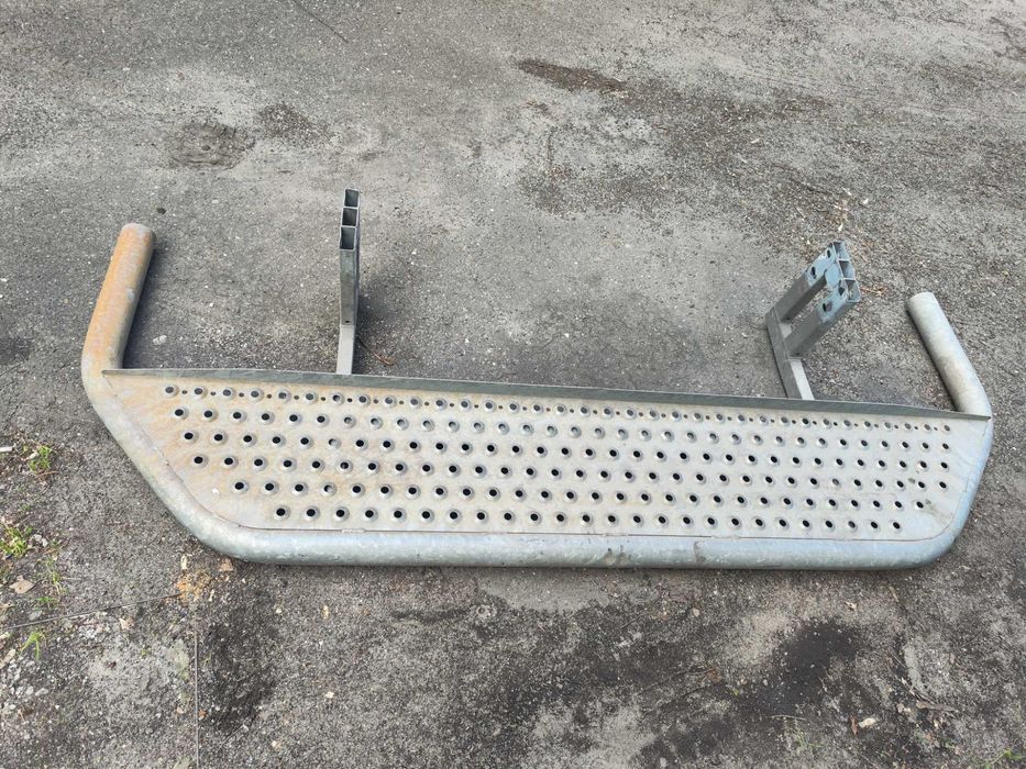 Stopień tylny auto dostawcze