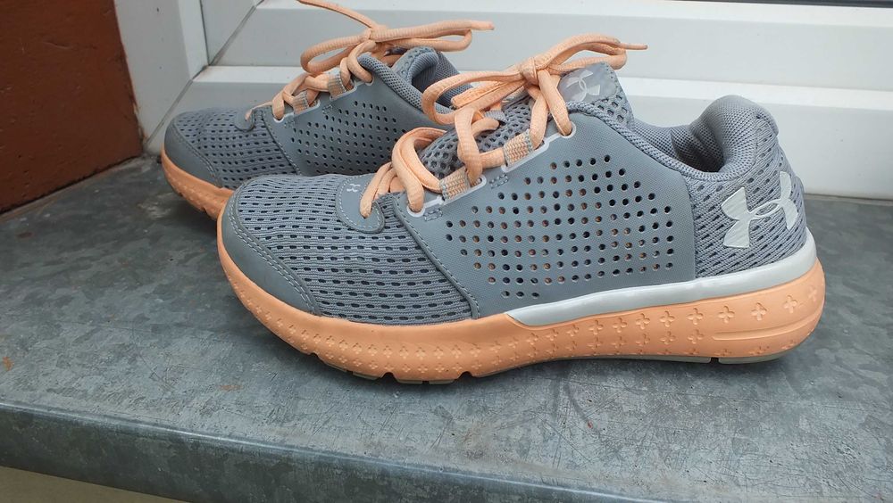 Super buty sportowe marki Under Armour w roz 37,5