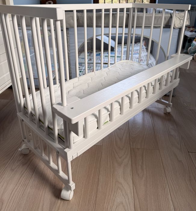 Dostawka drewniana do łóżka dla noworodka cosleeping