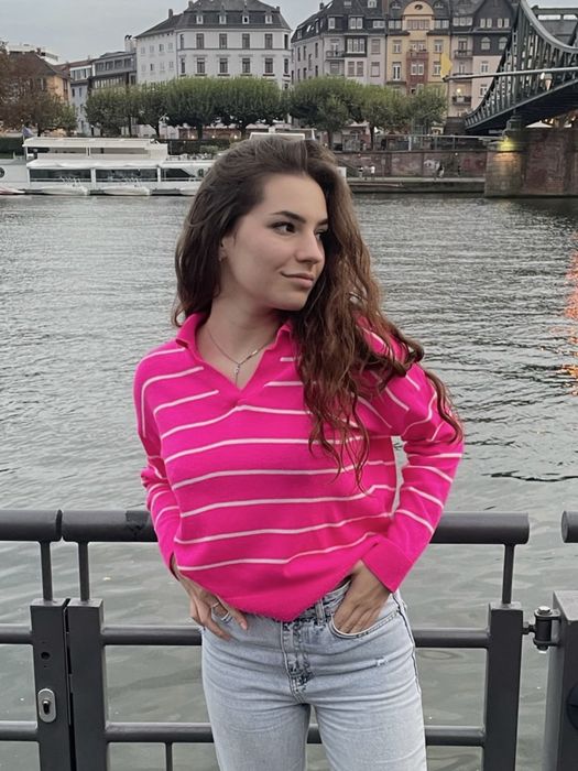 Тоненька кофтинка вільного крою