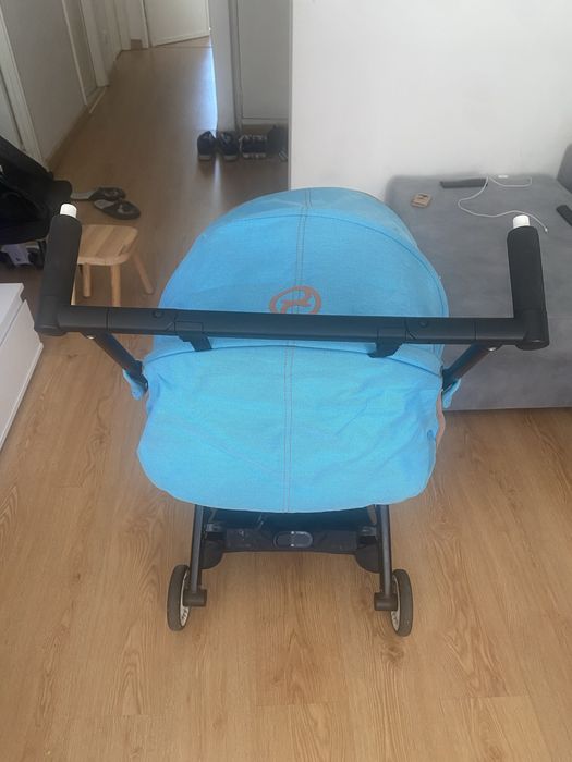 Carrinho pra bebe e compacto para transportar