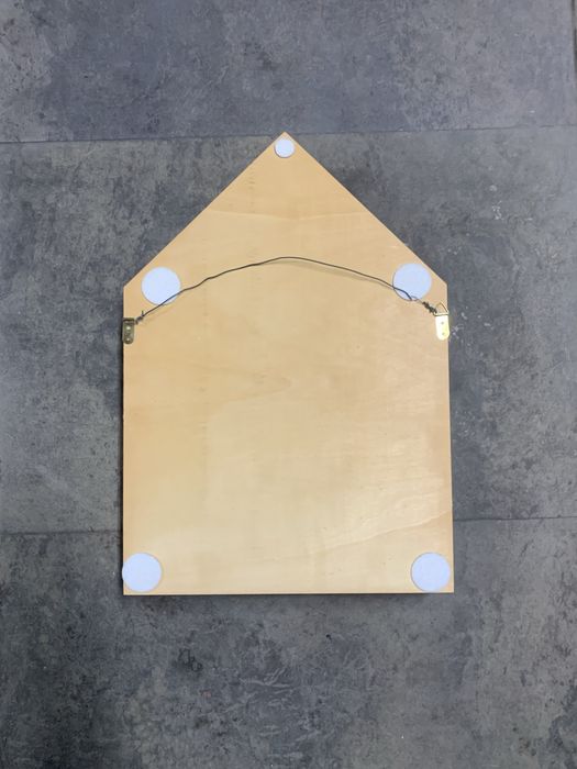 Prateleira em forma de casa para quarto criança