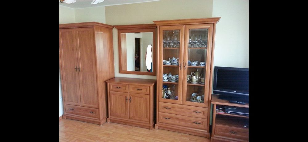 Zestaw mebli szafa, komoda, lustro,  witryna