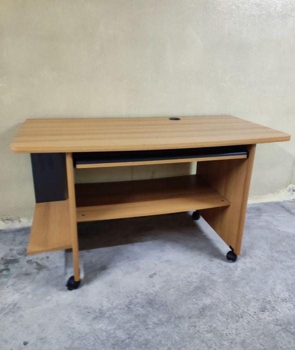 Secretaria faia com estirador