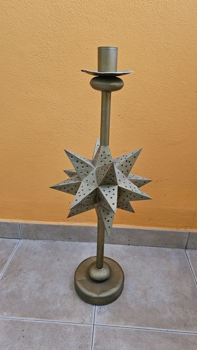 Lanterna e castiçal em ouro velho