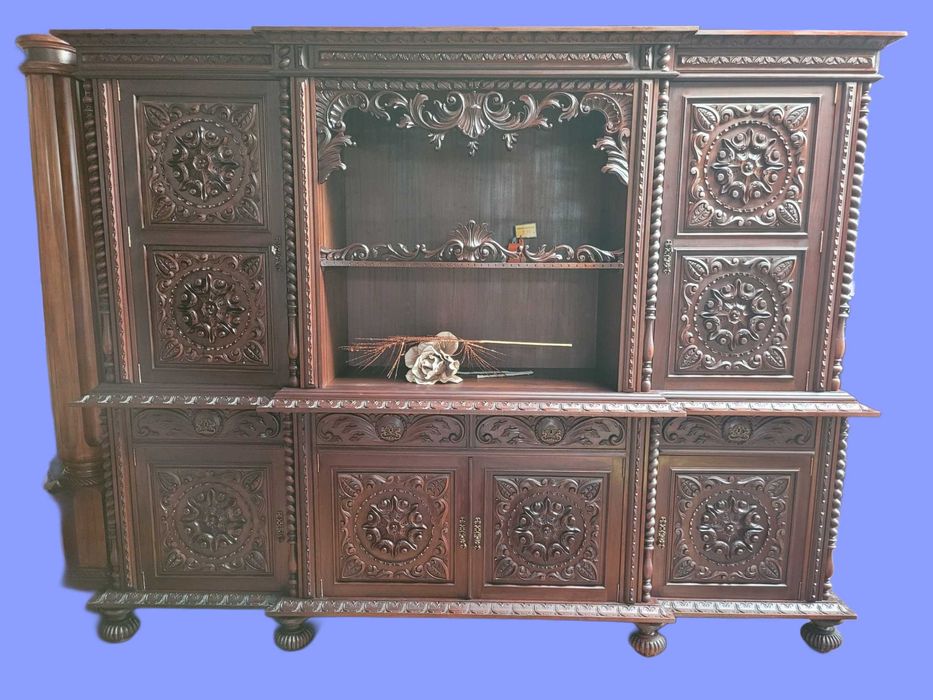 Móvel antigo em madeira maciça toda trabalhada - óptimo